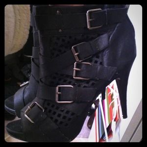Buckle heels