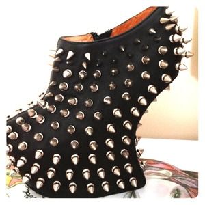 Jeffrey Campbell shadow stud size 6.0