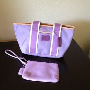 🎀Coach reversible lavender sm purse & wristlet🎀
