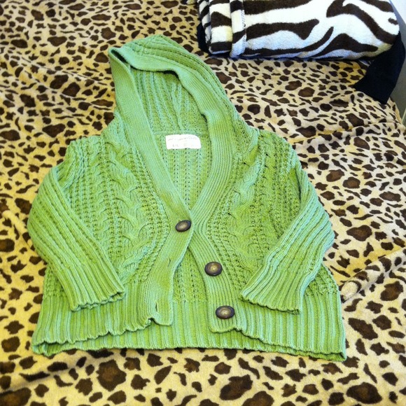 TRADED NWOT aero knit sweater