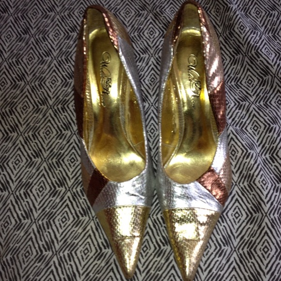 Multi color pumps - Picture 1 of 1