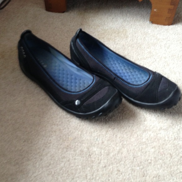 Sold! Privo by Clarks flats size 8.5