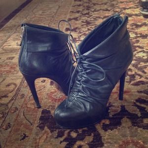SALE Pour La Victoire black leather bootie size7.5
