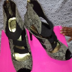 Snake skin pumps