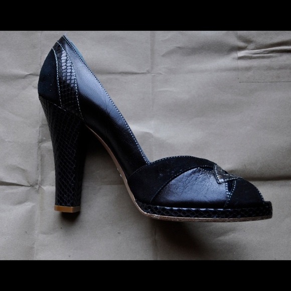 Marc Jacobs peep toe Heels