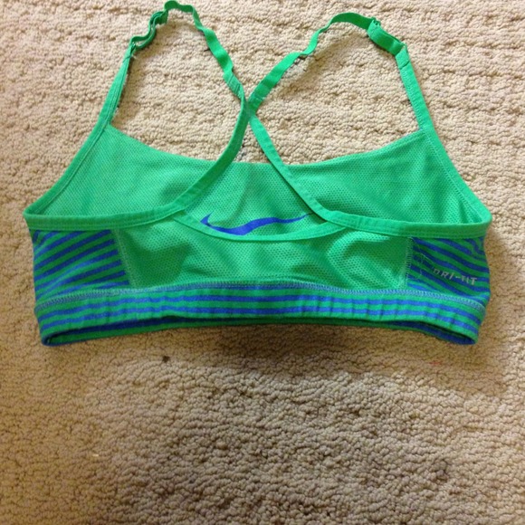 ⛔SOLD⛔ Reversible Nike Bra - Picture 2 of 4