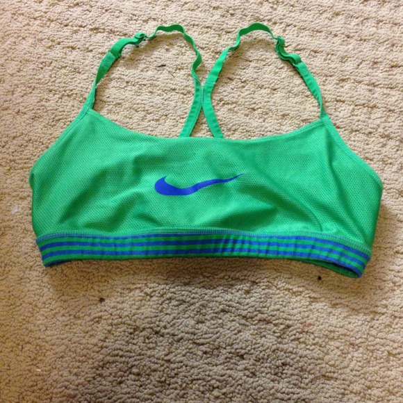 ⛔SOLD⛔ Reversible Nike Bra - Picture 3 of 4