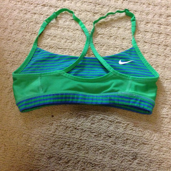 ⛔SOLD⛔ Reversible Nike Bra - Picture 4 of 4