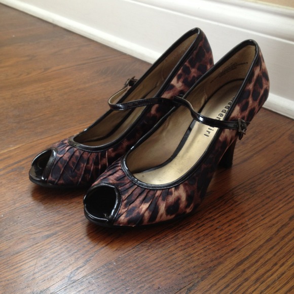 Peep toe heels