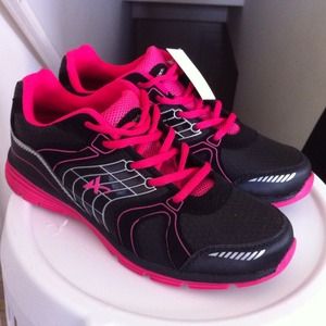 NWT running shoes size 8 1/2