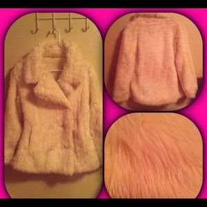 🎀WHITE FURRY COAT🎀