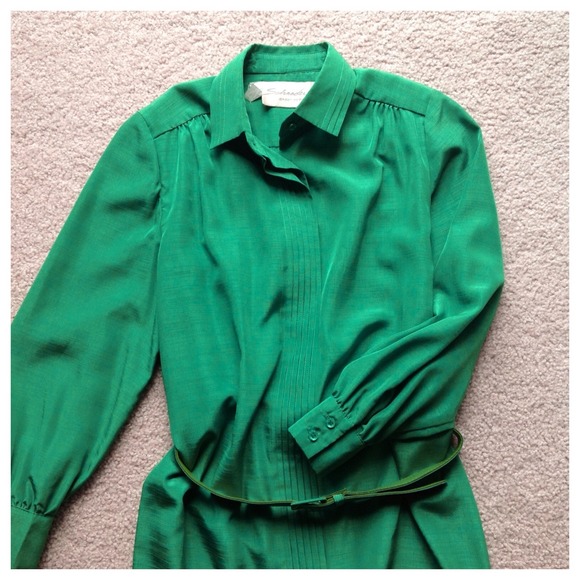REDUCED from $98 Gorgeous vintage emerald dress! - Picture 3 of 3
