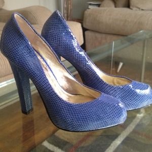 Vintage Dolce Vita snakeskin blue heels. Size 7
