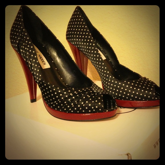 Steve Madden retro look heels. Never been worn!!