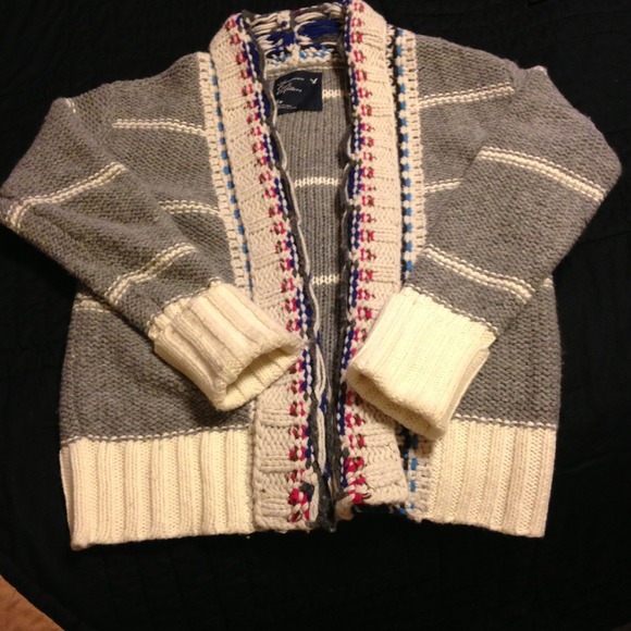 Great sweater!! Worn a few times only.