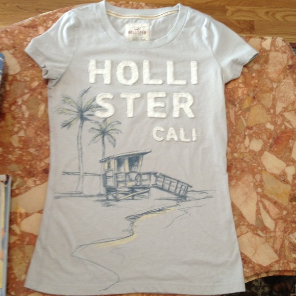 ❌Sold❌ Grey Hollister t-shirt