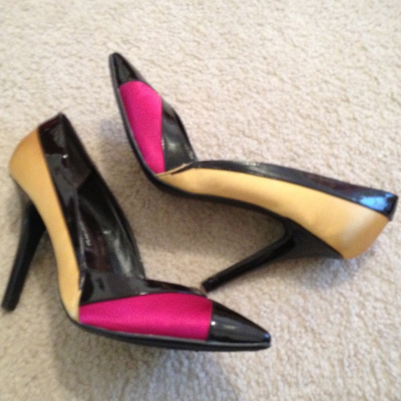 NEW Chinese Laundry Multicolor Pump