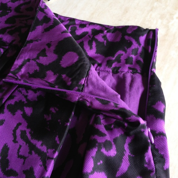 🎀Gifted🎀purple black printed silk skirt - Picture 2 of 3