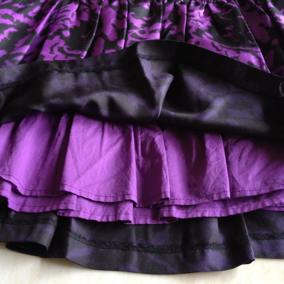 🎀Gifted🎀purple black printed silk skirt - Picture 3 of 3