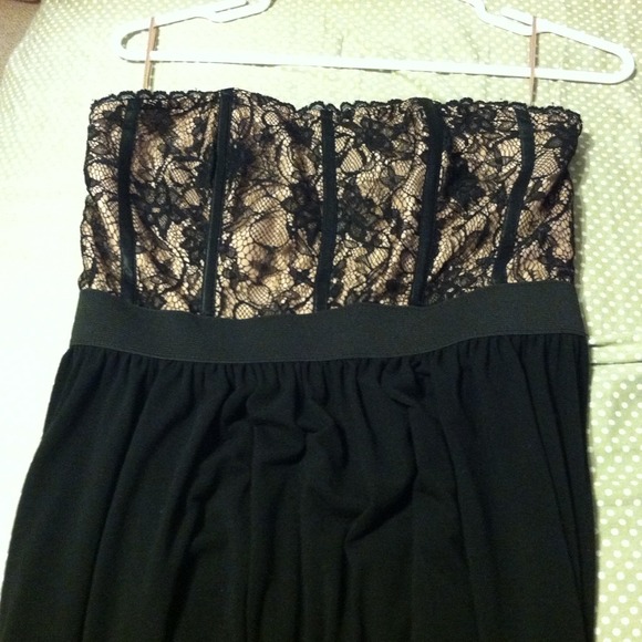 Black and Nude Elle dress - Picture 2 of 4