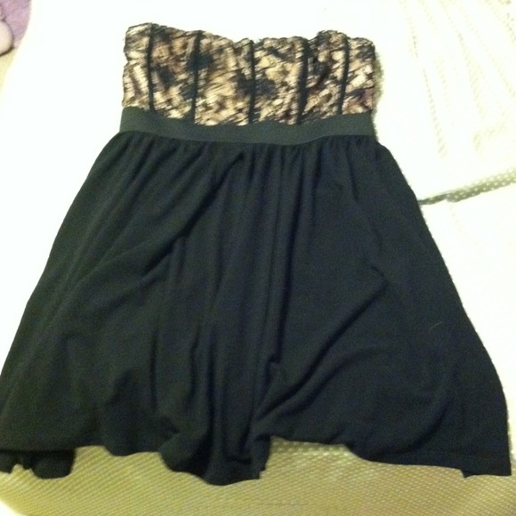 Black and Nude Elle dress - Picture 4 of 4