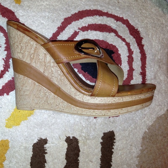 Size 7 nude wedges