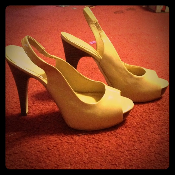 Jessica Simpson pumps