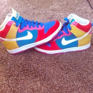✨RESERVED✨ Multi color Nike 6.0
