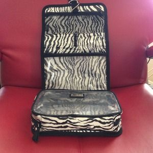 💥SOLD💥Vera Bradley zebra print travel bag.