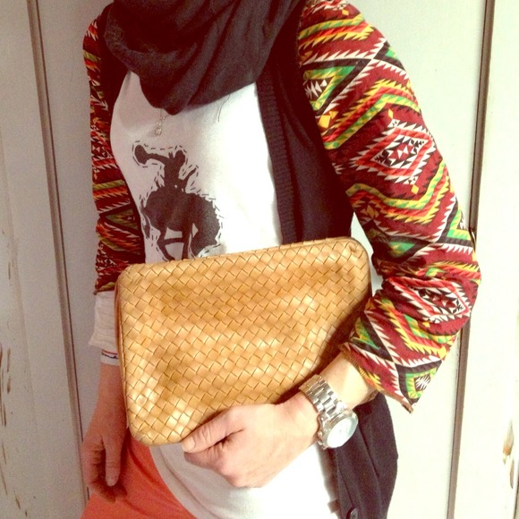 Beautiful leather basket weave Bottega Veneta bag