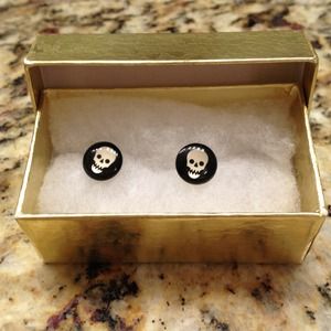 Skull earrings