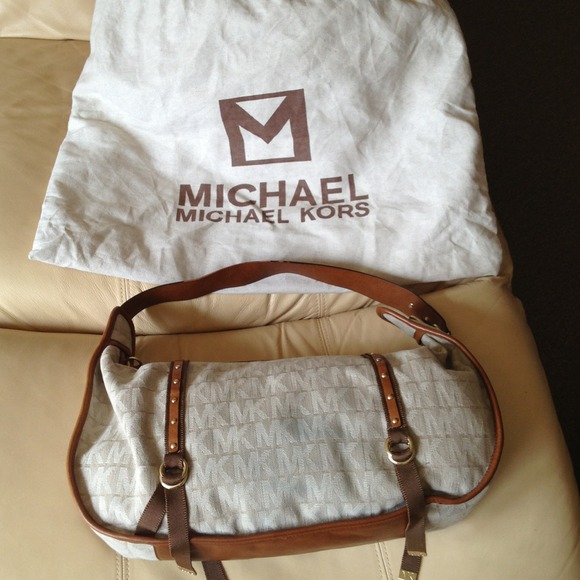 Michael Kors Handbags - 💥SUMMER SALE💥MK Canvas & Leather Hobo