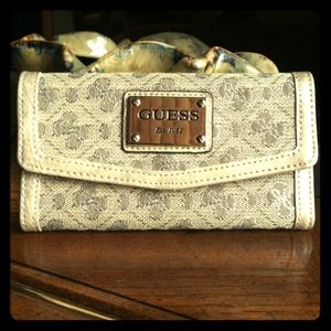 GUESS Wallet by Marciano NWOT