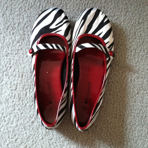 Red and zebra flats