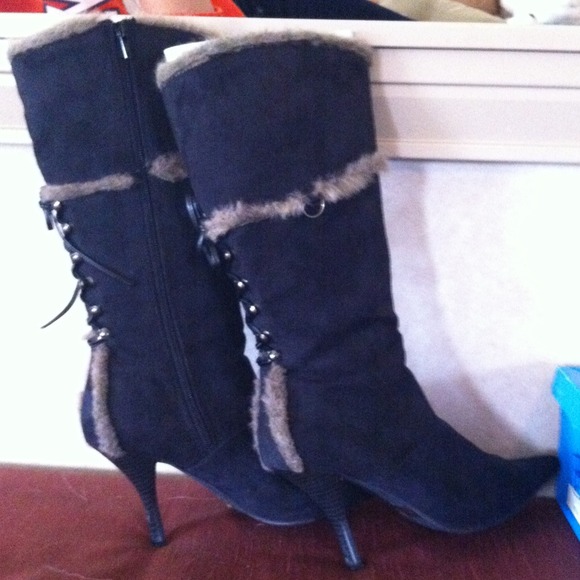 Boots - Picture 3 of 3