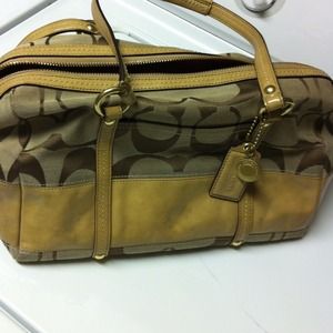 💢HLD 4@mrsdavis11💢Beige Signature Coach Satchel