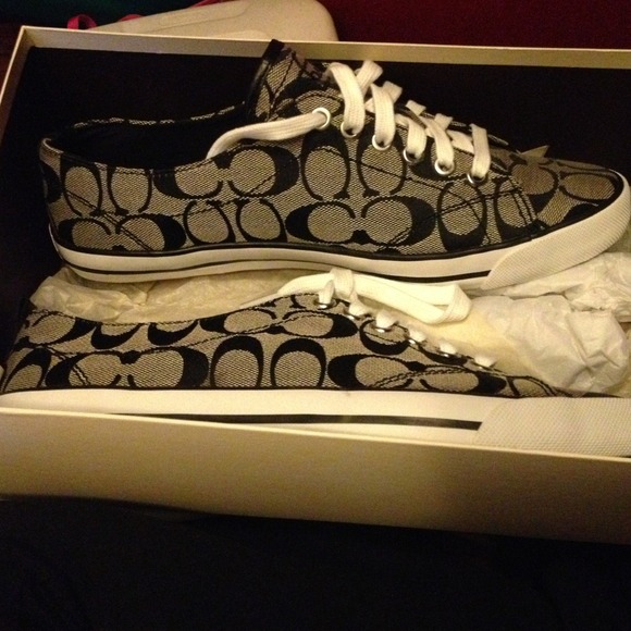 🌟🌟SOLD🌟🌟Coach Black & White Sneakers