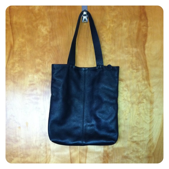 ⚡Reduced!⚡Black leather w/ silk lining