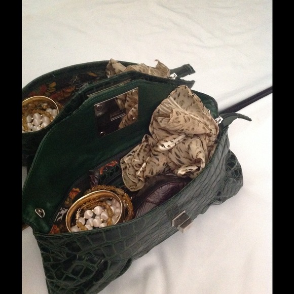 Nicole Miller Green croc envelope clutch - Picture 2 of 4
