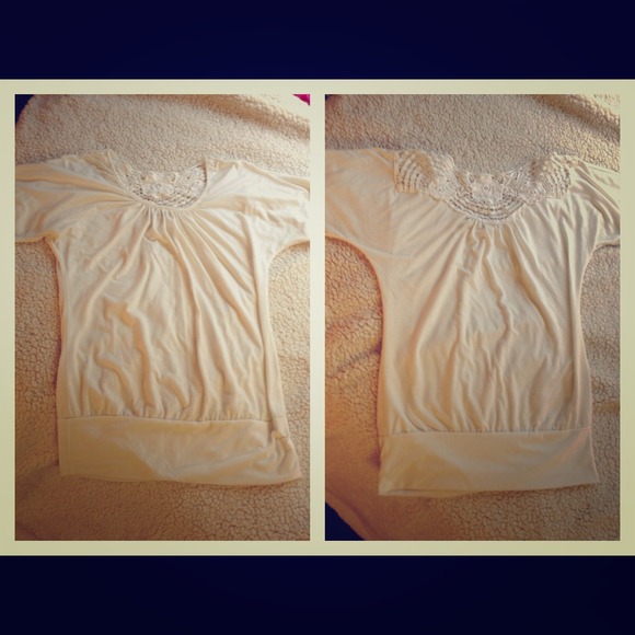 🚫SOLD🚫Cute White Top