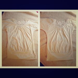 🚫SOLD🚫Cute White Top