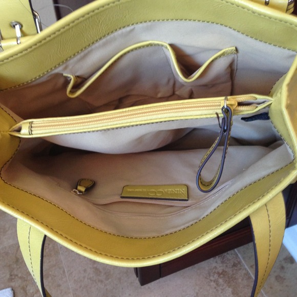 Nine & Co. Cross Body LEATHER bag - Picture 3 of 3