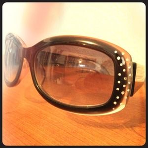 Vera Wang  sunglasses