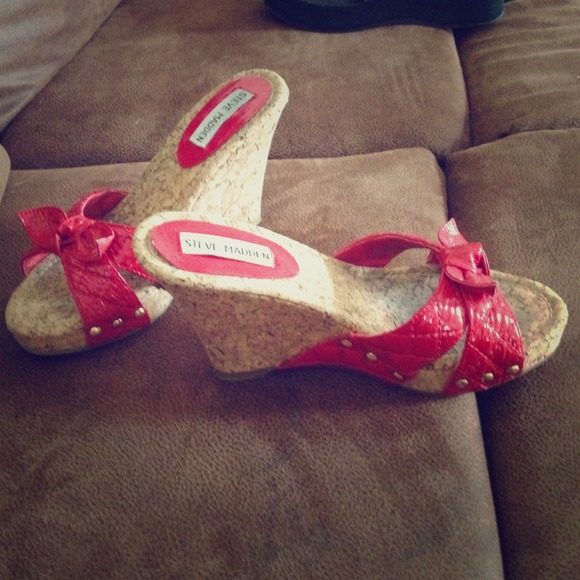 Steve Madden Shoes - Size 6 Red Steve Madden wedges