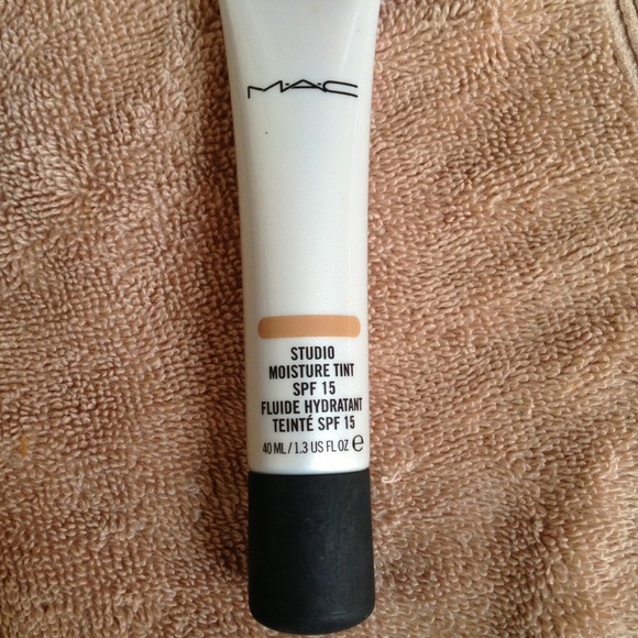 Studio Moisture Tint SPF15