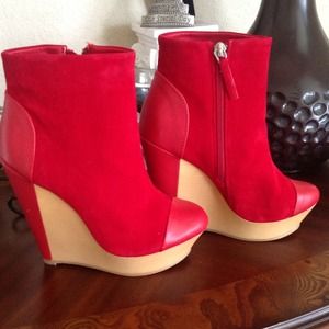❤Nice red wedge bootie ❤