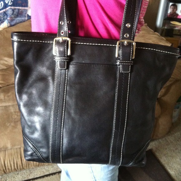 SOLD!!! 😊 Coach purse, nice, all leather!