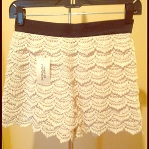 Scallop lace shorts