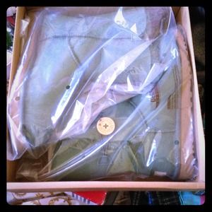 ***HOLD***price drop ⬇️UGG Bailey Button Evergreen