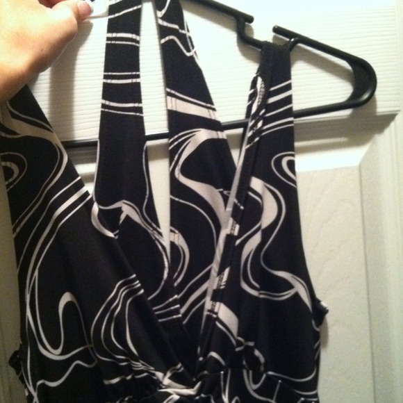 Black and white gorgeous dress!